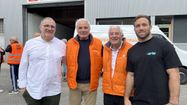 Stéphane Graou et son fils Paul aux côtés de Laurent Talbot et Pierre Buffo de la Banque Alimentaire du Gers